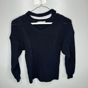 Classic Navy Blue Cable Knit V-Neck Sweater - Size M